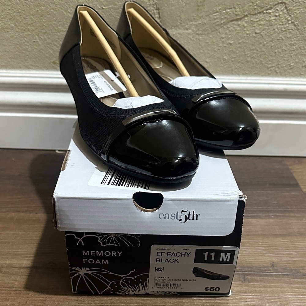 East 5th Women's Black Patent Flats